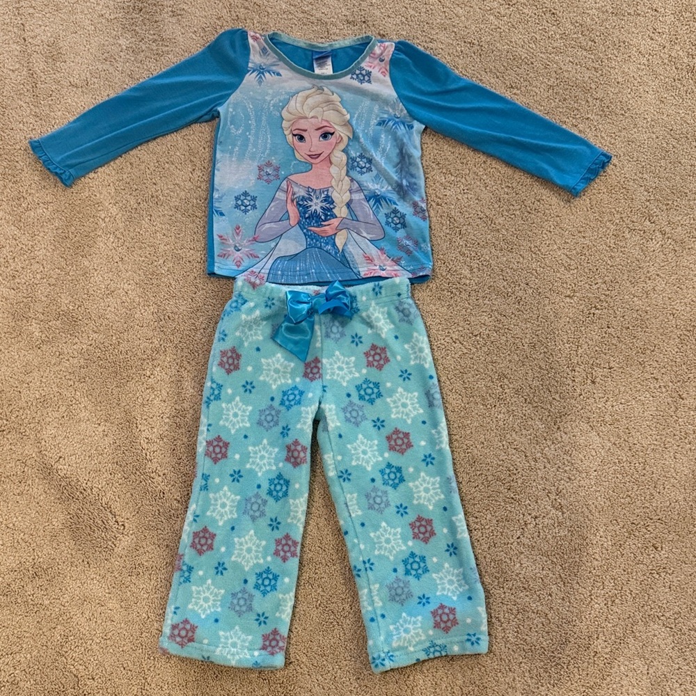 Disney Frozen Elsa Blue Pajama Set for Kids. Girls. Never wore. Cozy